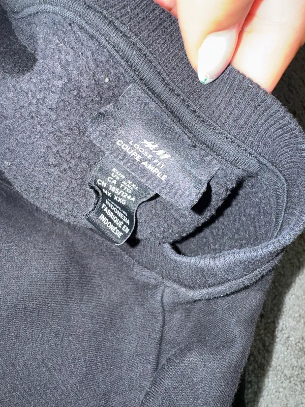 H&M Crewneck Sweatshirt - Image 2
