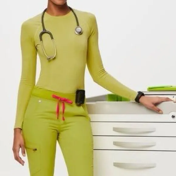 Figs limeade salta under scrub longsleeve - Image 4