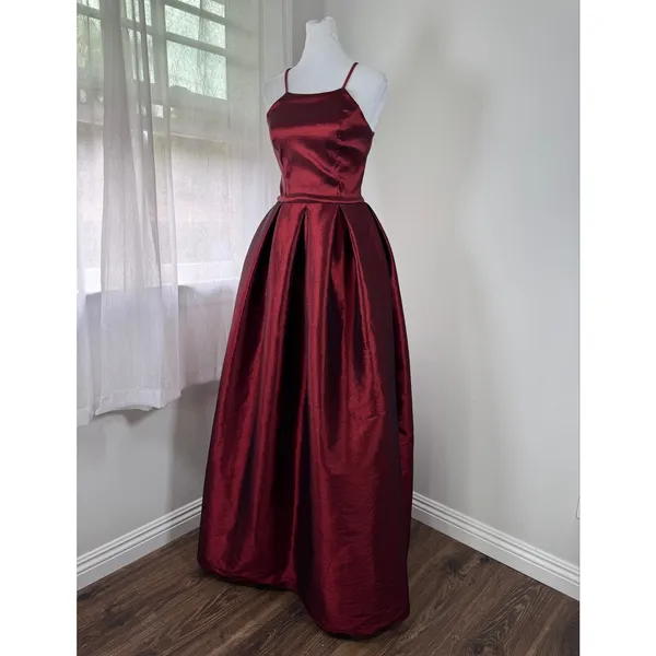 Vintage Y2K Windsor Crimson Sleeveless A-Line Floor Length Gown - Image 2
