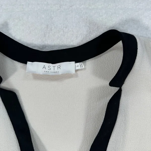 ASTR The Label Mini Dress Women's Small Black White V-Neck Dolman Sleeve Shift - Image 6