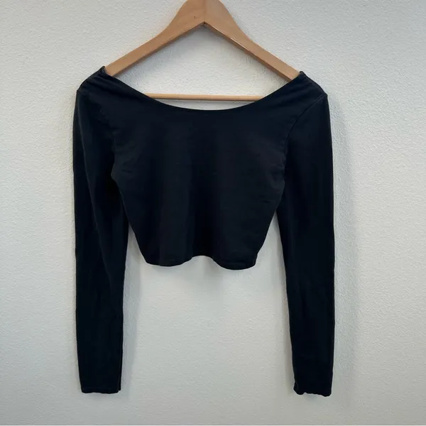 Brandy Melville Black long sleeve crop top - Image 4
