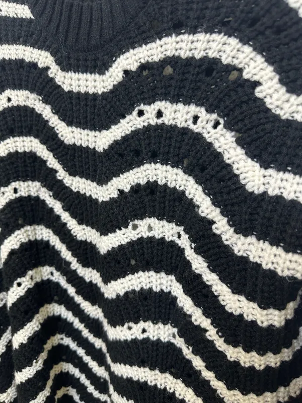 Jessica Simpson Black White Wavy Knit Sweater Chic Statement Hem Size S - Image 2