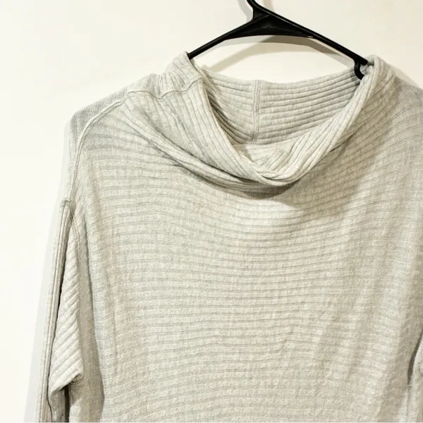 Free People We The Free Lover Rib Pullover Top Back Splits Cowl Neck Size Large - Image 3