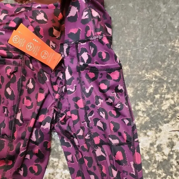 Adrienne Vittadini Leopard Workout Set‎ - Image 9