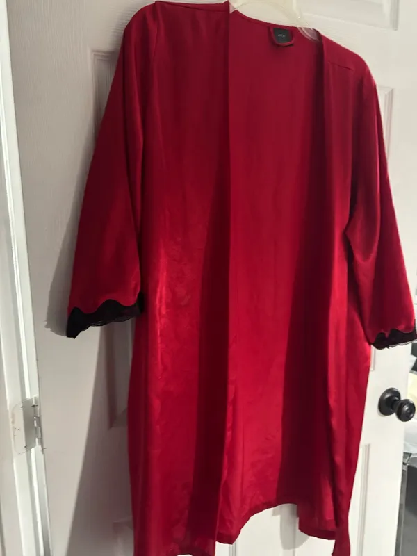 Apt. 9 Women’s Red Short Satin Wrap Robe Size XXL - Image 2