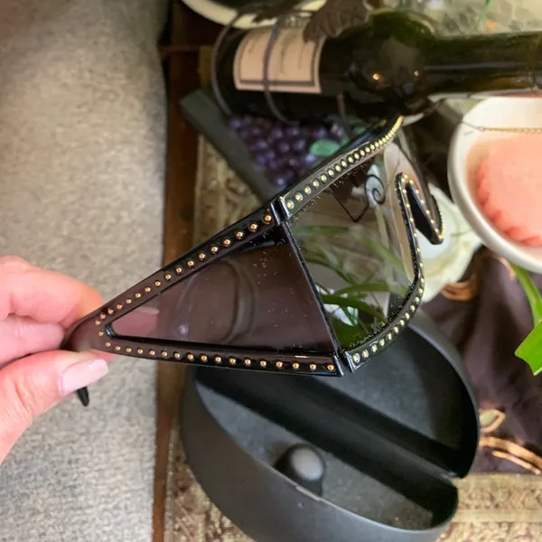 🔥SALE🔥Authentic MOSCHINO 99 Shield studs sunglasses - Image 3