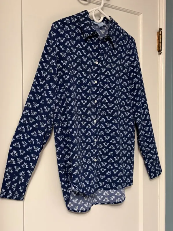 Hill House navy micro floral printed button up blouse size XS preppy classic - Image 2