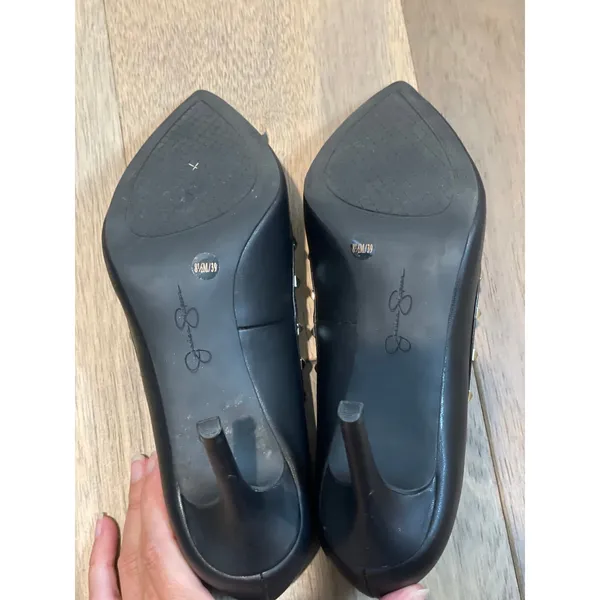 Elegant Black Jessica Simpson Pumps Gold Detail Size 8.5 - Image 6