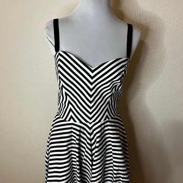 Vixen by Micheline Pitt Dollface Dress Black White Chevron stripe WOMENS LARGE - Image 3