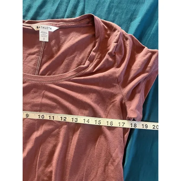 Womens Athleta workout top Size Small Rusty Pink Purple Color EUC - Image 3