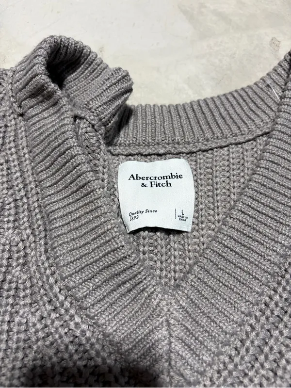 Abercrombie & fitch Cropped V-Neck knit Sweater grey taupe large - Image 4