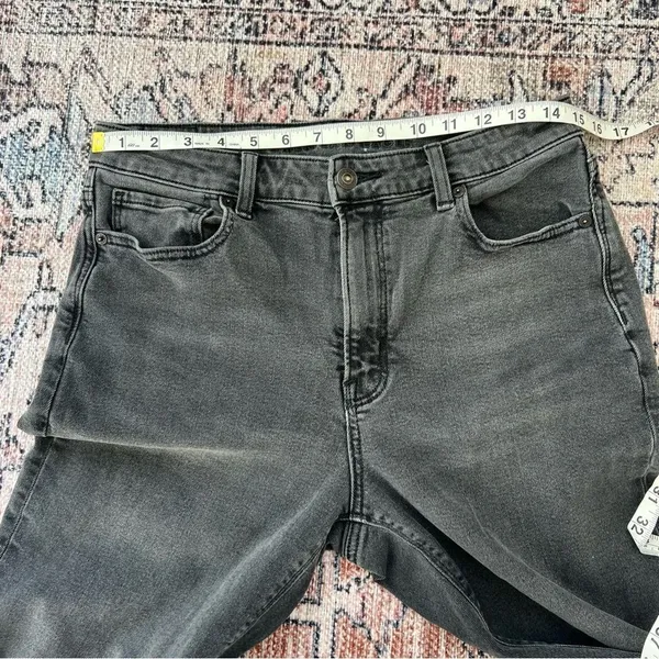 American Eagle Outfitters Mom Jean in Black Wash Charcoal Grey Size 8 - Image 9
