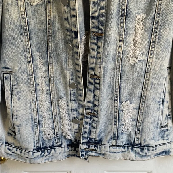 Source Unknown Light Blue Distressed Streetwear Jean Jacket - Image 3