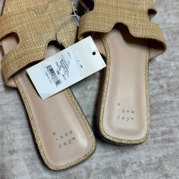 A New Day Women’s 7 W Sandals Slide on Slip on Raffia Cut out Vacation Summer - Image 5