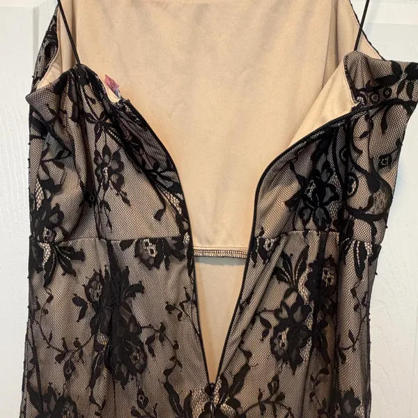 Lulus‎ Total Romance Lace Overlay Bodycon Midi Dress Black Nude Women's Size L - Image 6