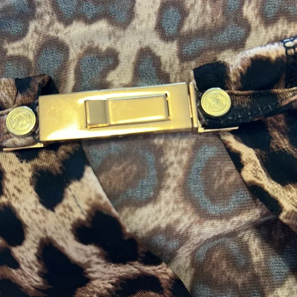 Michael Kors stretchy leopard pullover top w gold logo clasp NWOT - Image 8