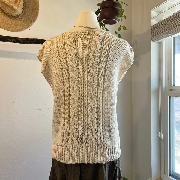 Vintage 90s Cream Cable Knit Sleeveless Chunky Pullover Sweater Size Medium - Image 4
