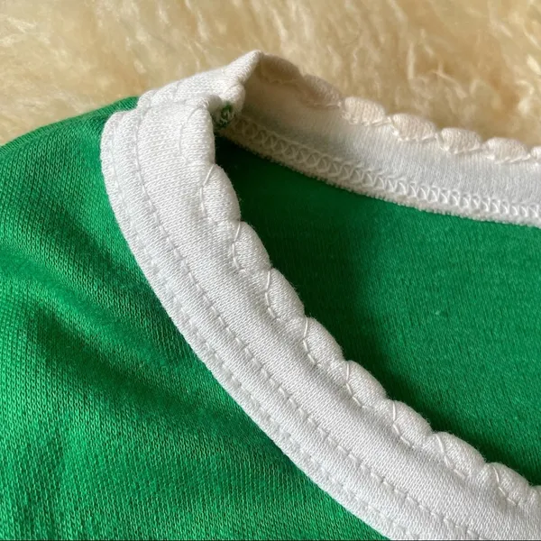 70s vintage Kelly green knit tank top with scalloped trim - Image 3