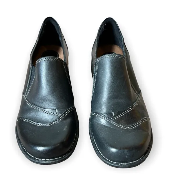 Earth Origins Black Leather “Victoria” Loafer - Image 3