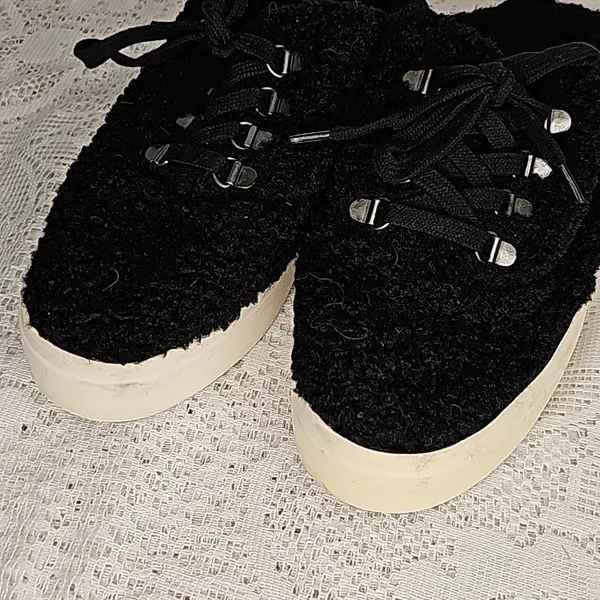 Lucky Brand Tolini faux fur sherpa platform black slip on cozy tennis shoes 7.5 - Image 4