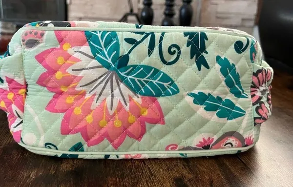Vera Bradley RETIRED: | Mint Flowers pattern medium size crossbody purse - Image 6