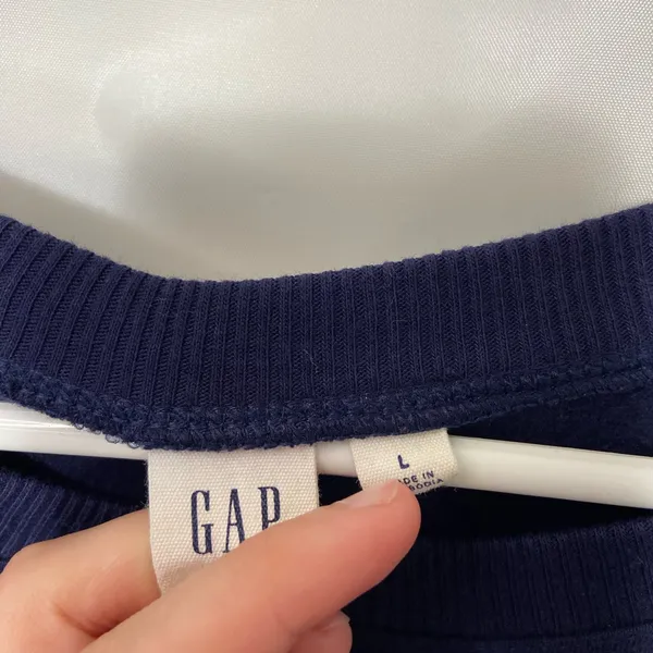 EUC GAP women’s navy blue glitter decal fleece lined long crewneck sweatshirt L‎ - Image 2