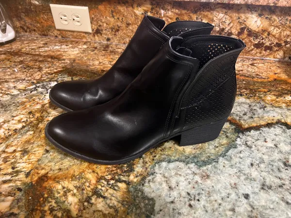 Women’s Madden Girl 9.5 M Black Short Boots. Worn once. No visible ware - Image 2