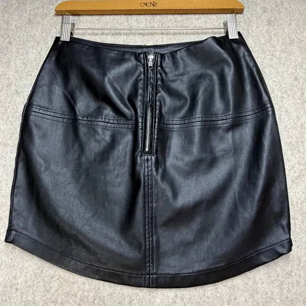 Lulus Black Vegan Faux Leather Mini‎ Skirt Exposed Zipper Size M Bikercore - Image 2