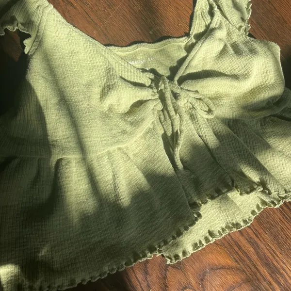 American Eagle outfitters green cropped top - Image 4