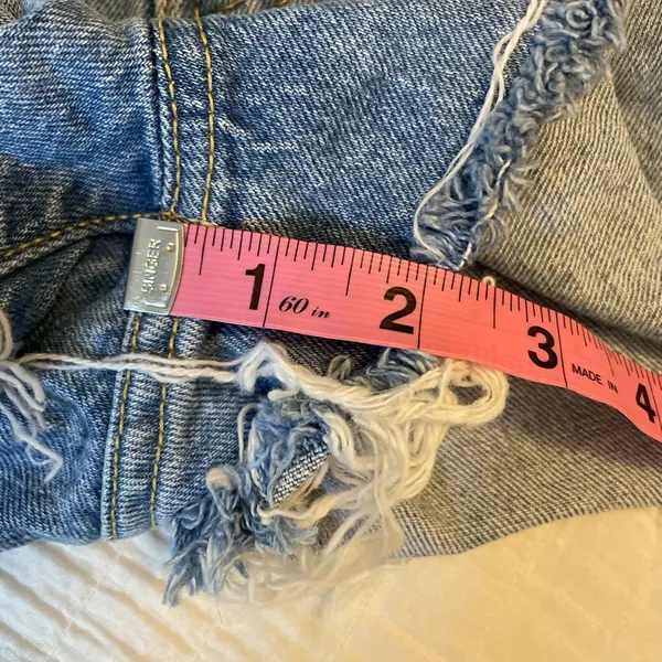 LEVI’S Ribcage Denim Shorts High Rise Button Fly Distressed Raw Hem Size 24 - Image 11