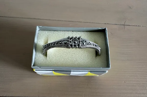 Liz Claiborne Marcasite Bangle Bracelet Gorgeous - Image 8