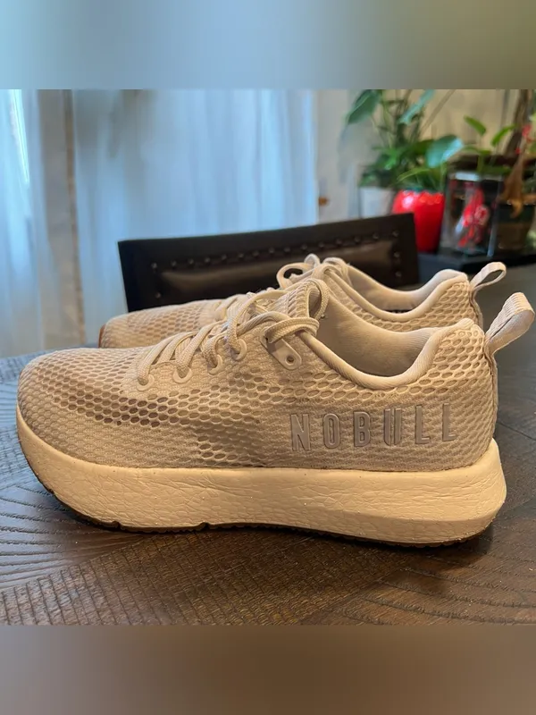 Nobull white unisex running shoes 8 women - Image 4