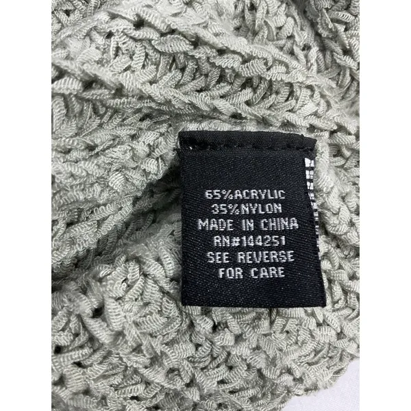 Womans Moon & Madison Medium Green Knit Pull Over Crew Neck Over Size Sweater - Image 4