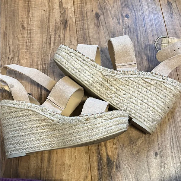 Dolce Vita Light Pink Suede Wedge Sandals - Image 4