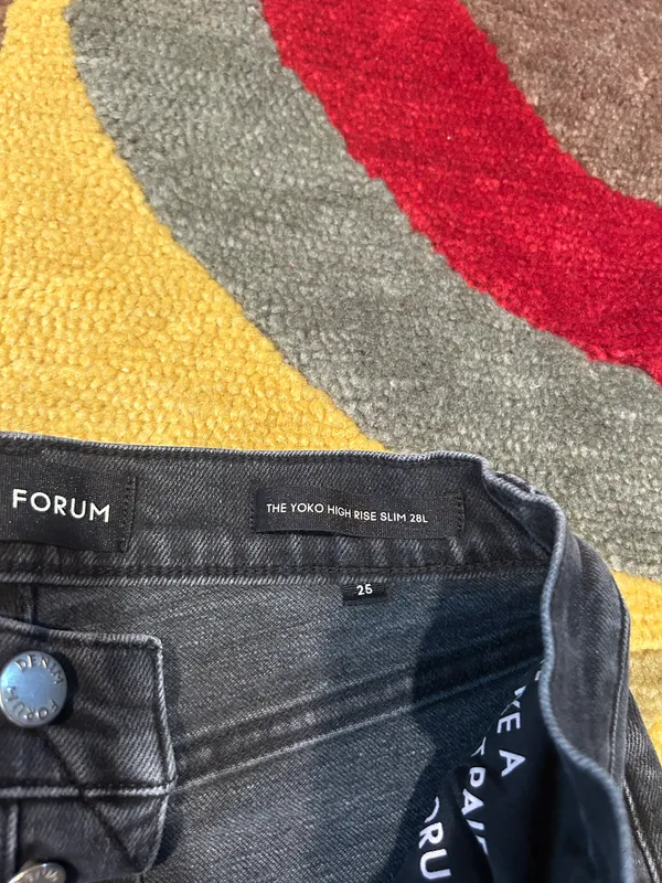 Aritzia Denim Forum The Yoko High Rise Slim Leg Jeans Washed Black Size 25 Waist - Image 3
