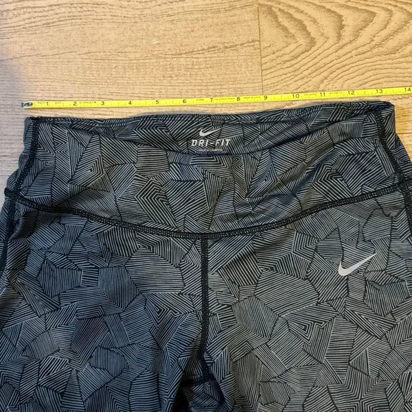 Nike Dri-FIT Capri running leggings with a black and gray geometric print and me - Image 5