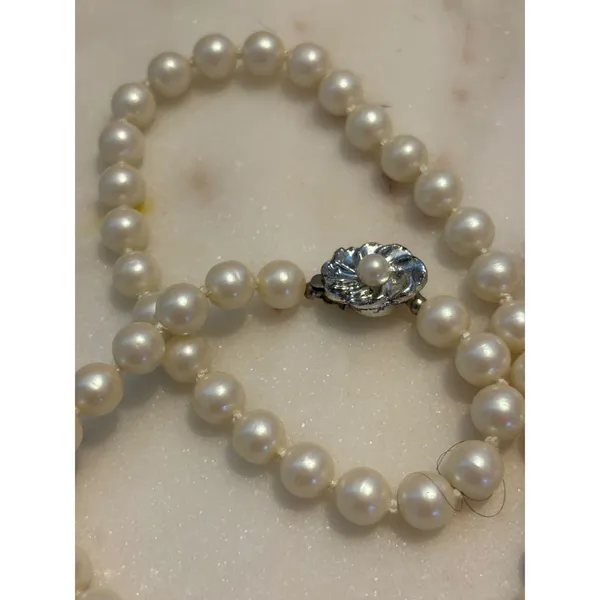 Vintage Style Faux Pearl Strand Necklace Silver Tone Floral Filigree Clasp Cream - Image 4