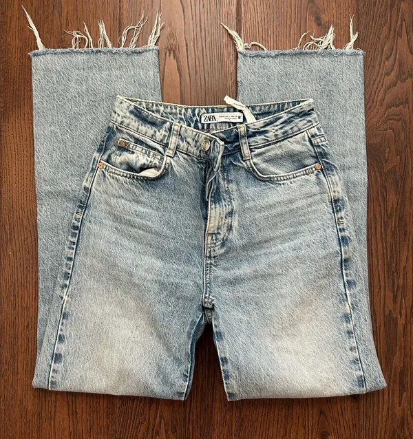 ZARA Jeans High-Rise Straight Leg Distressed - Image 2
