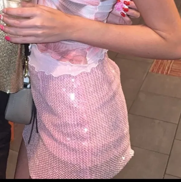 White Fox Boutique Sequin Mini Skirt Pink - Image 4