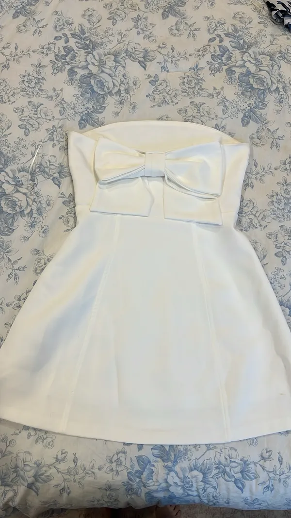 Mini white boutique dress - Image 3