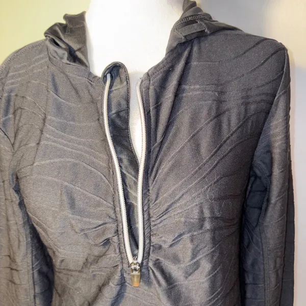 Title Nine Black‎ Textured Ruched Quarter Zip Hoodie Jacket Thumbholes M - Image 2