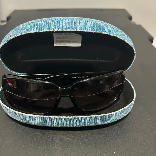 Guess Black and Blue Fashion Sunglasses - Image 2