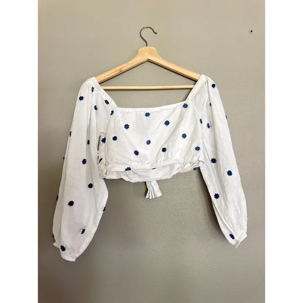 FARM RIO Blue Flower Embroidered White Long Bell Sleeve Crop Top Size Small - Image 3
