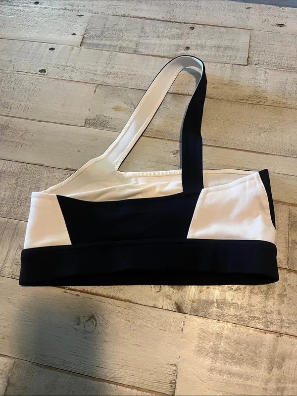 Le Ore One Shoulder Sports Bra Size XS - Image 4