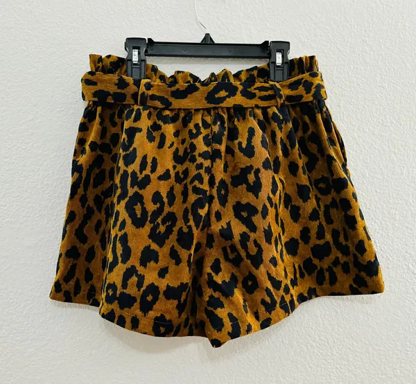 LA Corduroy Cheetah belted paper bag Shorts brown black Size Medium - Image 2