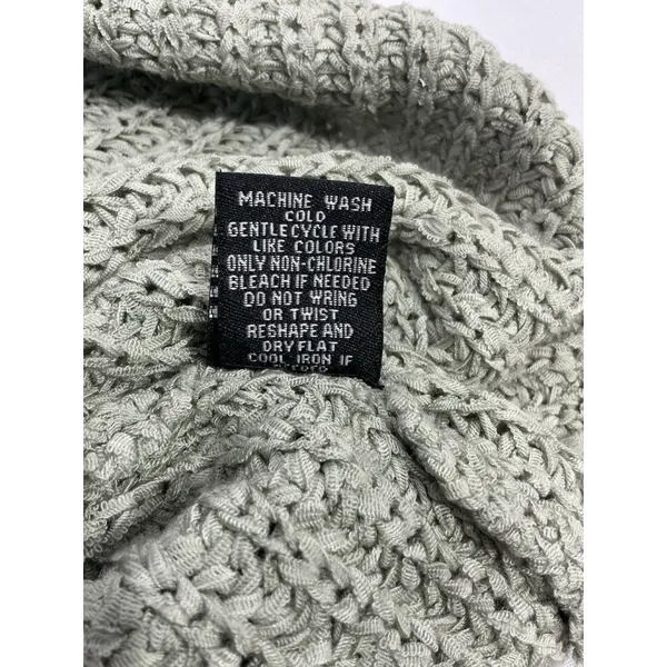 Womans Moon & Madison Medium Green Knit Pull Over Crew Neck Over Size Sweater - Image 5