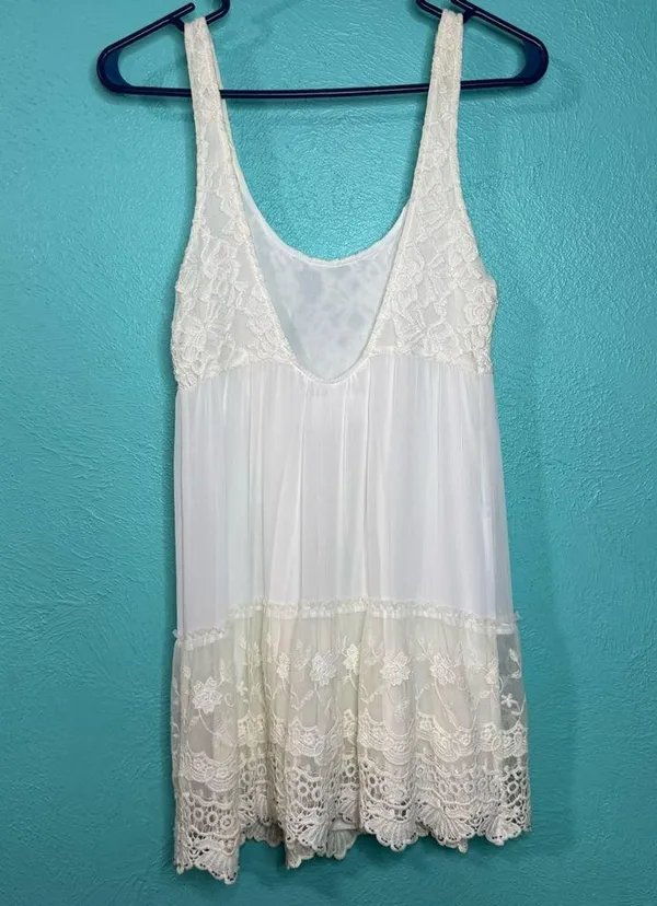 Abercrombie & Fitch Mini White Flowy boho dress - Image 5