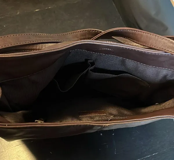 Frye and Co. good used brown leather purse. - Image 2