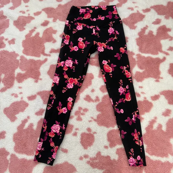 🌸 Brand New Victoria’s Secret PINK Floral Leggings w/ Pockets XS/S – Black Rose Print Yoga Pants 💖🔥 - Image 4