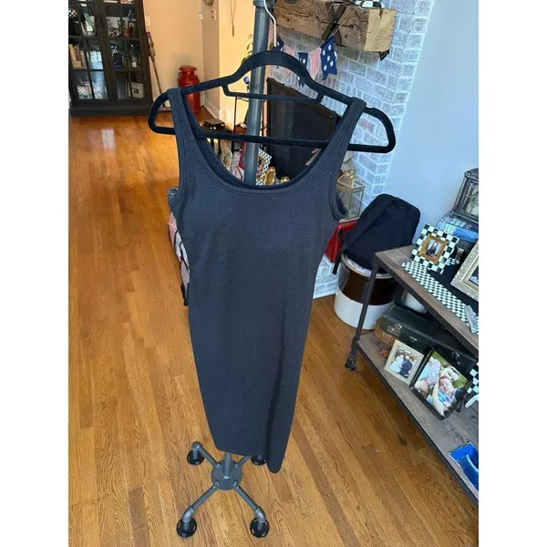 Vuori Halo Essential Midi Dress in a sleek black hue Women's L - Image 2